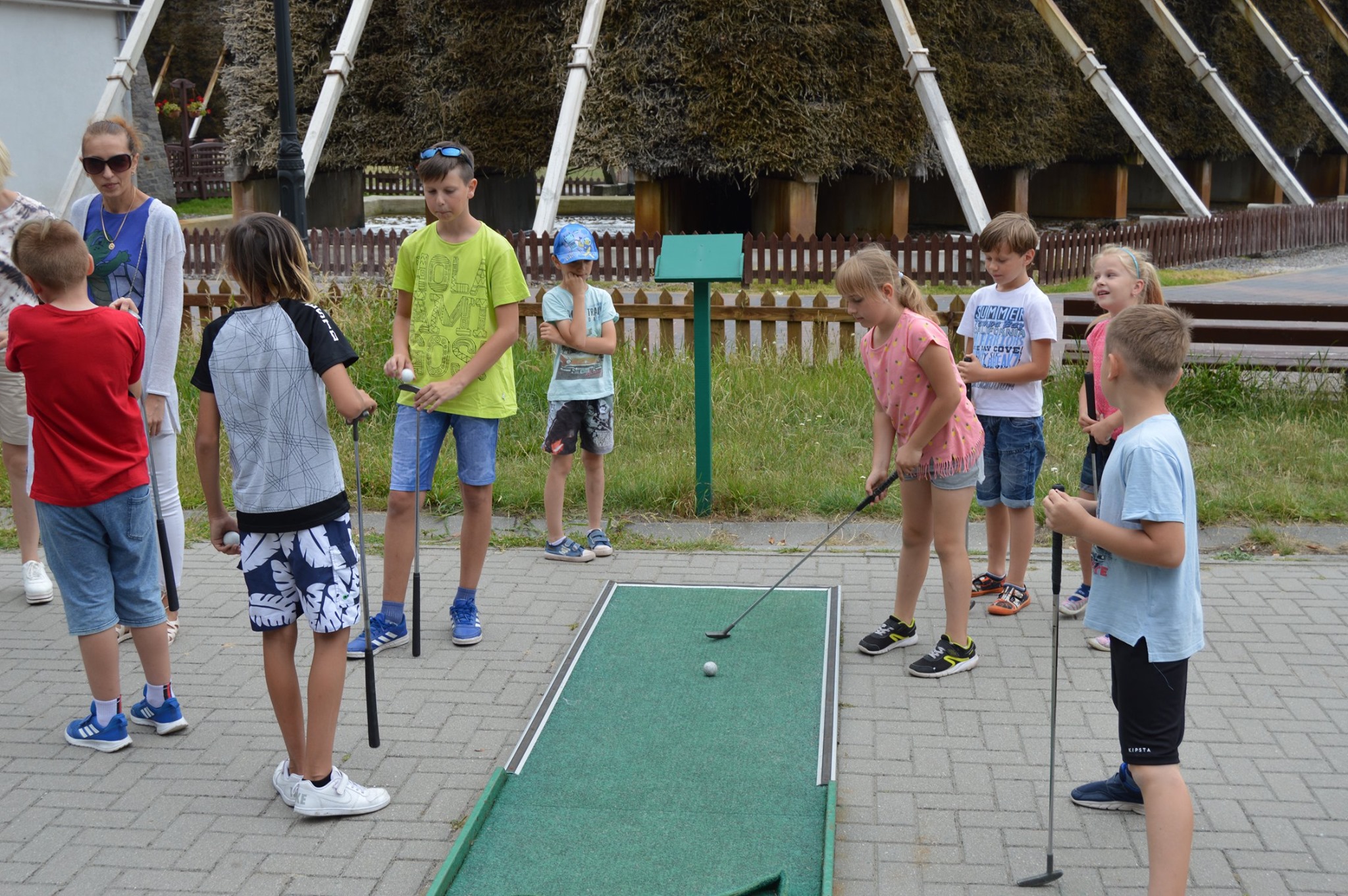 Zdjęcie ilustracyjne zawody na Mini Golfie